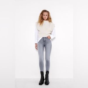 Zara Sculpt Hi-Rise Ankle Length Jean size 4 Light Gray NWT